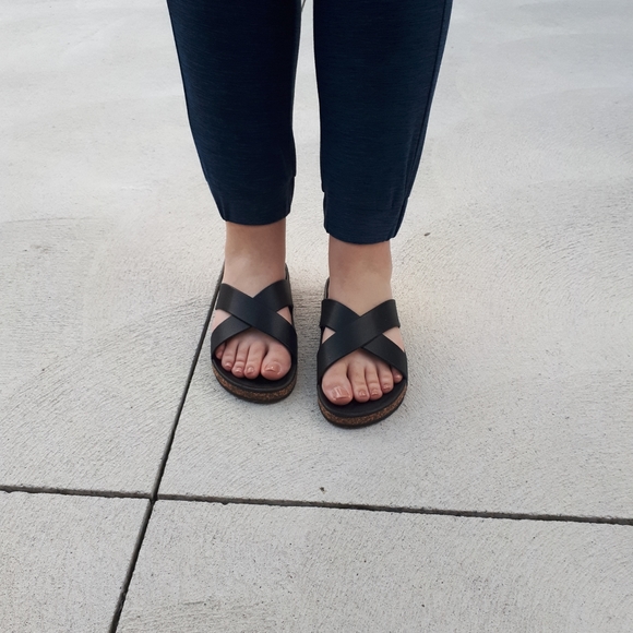 Ardene Slides 6.5 - Picture 3 of 8